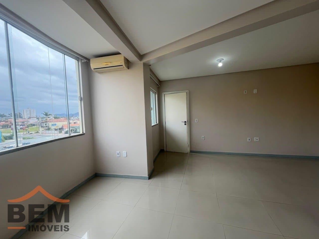 Apartamento para alugar com 2 quartos e 98 m² no bairro Dom Bosco, em Itajaí.