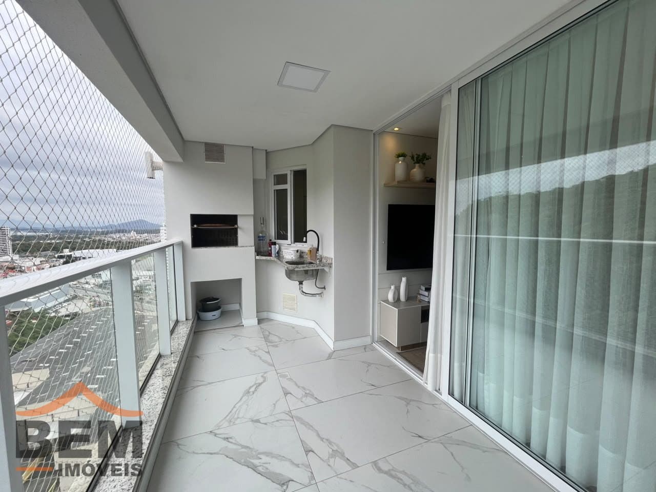 Apartamento para venda no bairro Ressacada, em Itajaí, com 71m² e 2 quartos sendo 1 suíte