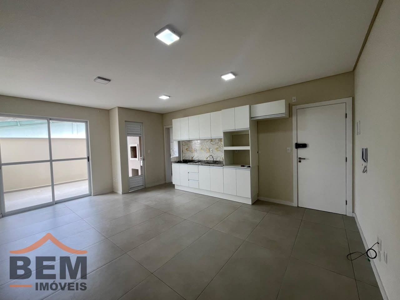 Apartamento para alugar com 3 quartos e 91 m² no bairro São João, em Itajaí.