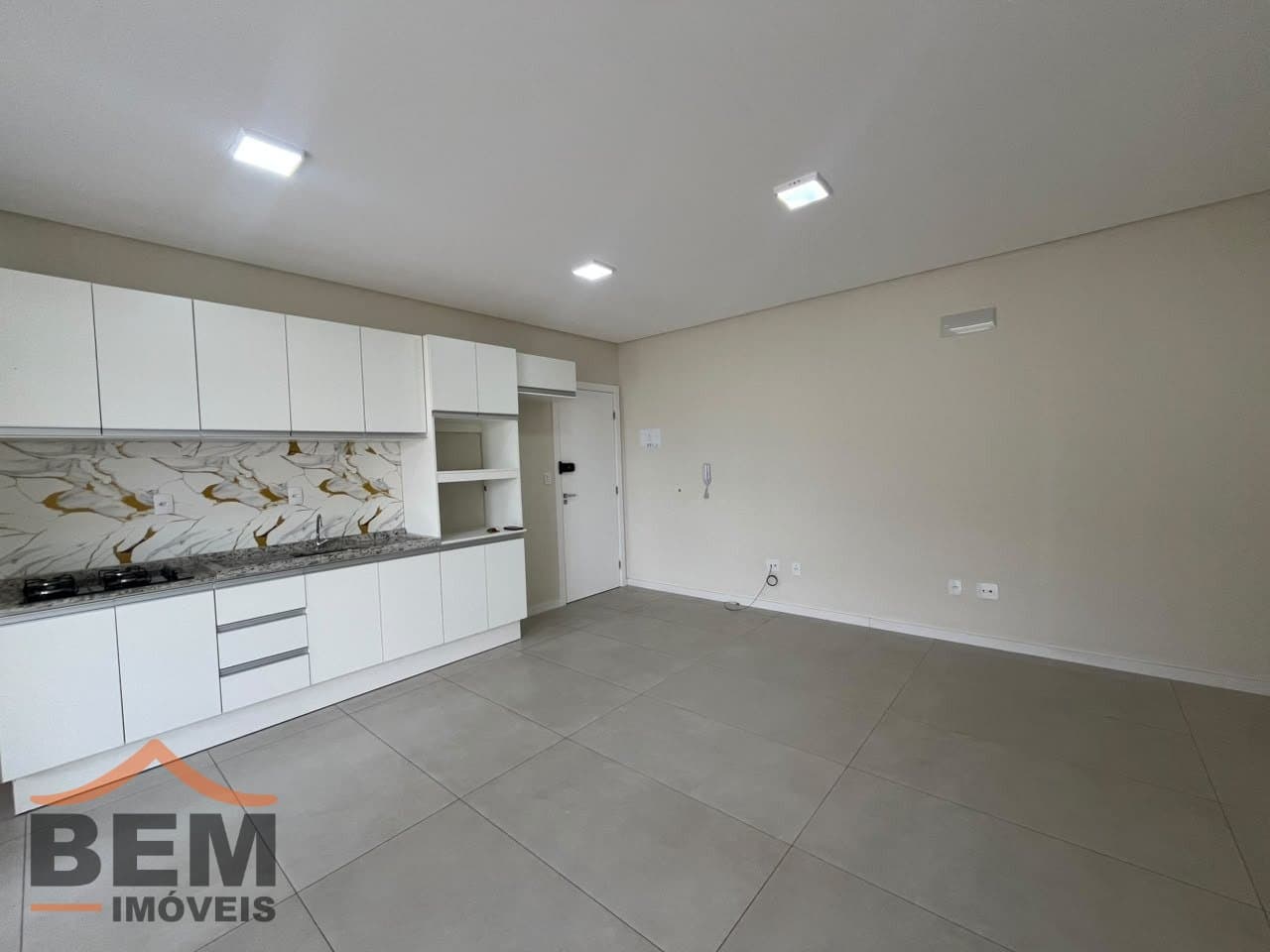 Apartamento para alugar com 3 quartos e 91 m² no bairro São João, em Itajaí.