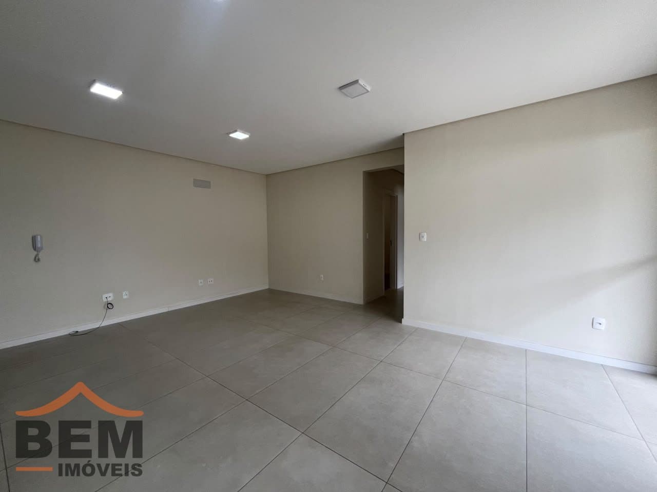 Apartamento para alugar com 3 quartos e 91 m² no bairro São João, em Itajaí.