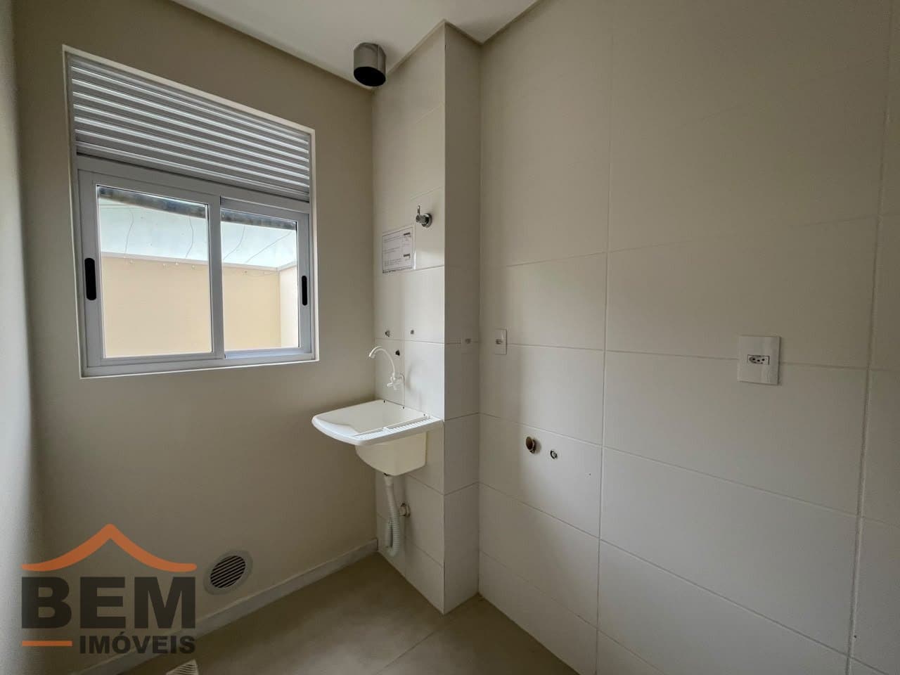 Apartamento para alugar com 3 quartos e 91 m² no bairro São João, em Itajaí.