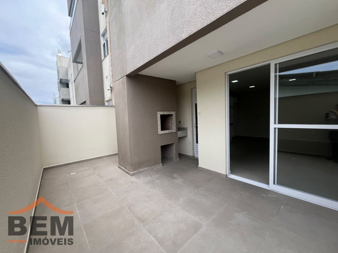 Apartamento para alugar com 3 quartos e 91 m² no bairro São João, em Itajaí.