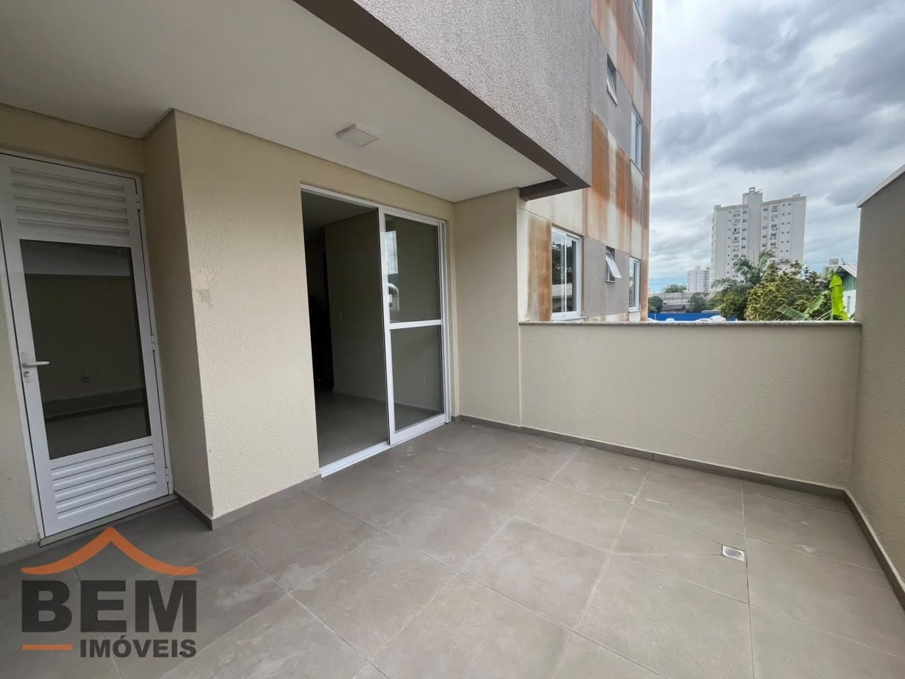 Apartamento para alugar com 3 quartos e 91 m² no bairro São João, em Itajaí.