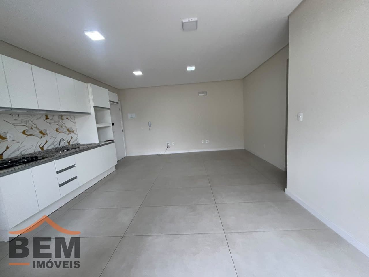 Apartamento para alugar com 3 quartos e 91 m² no bairro São João, em Itajaí.