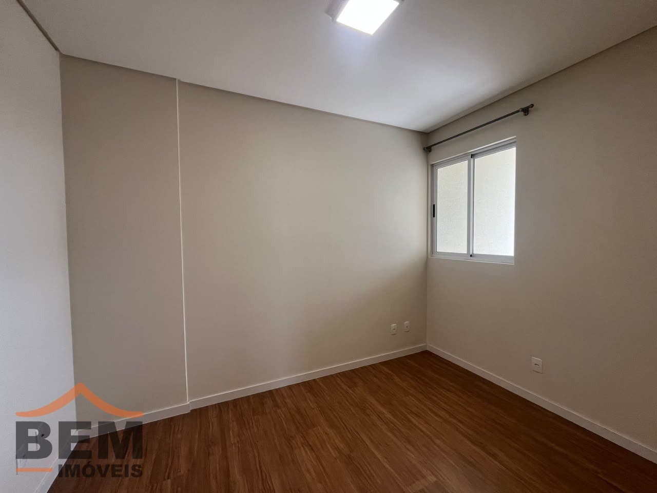 Apartamento para alugar com 3 quartos e 91 m² no bairro São João, em Itajaí.