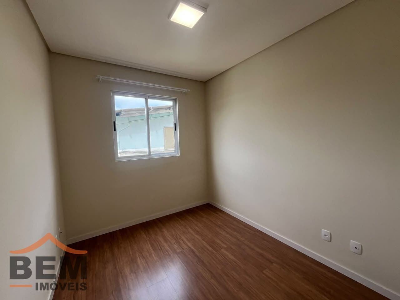 Apartamento para alugar com 3 quartos e 91 m² no bairro São João, em Itajaí.