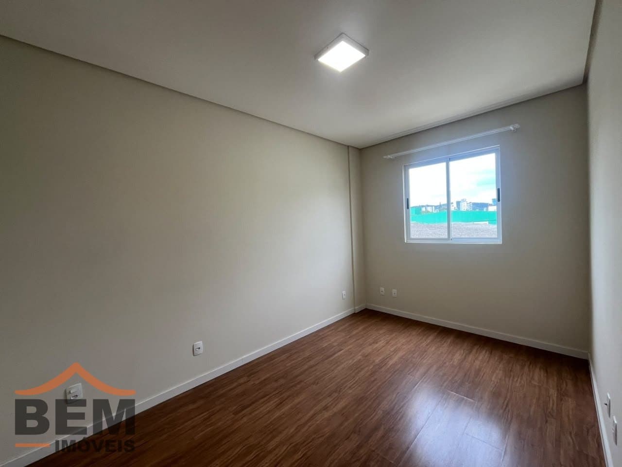 Apartamento para alugar com 3 quartos e 91 m² no bairro São João, em Itajaí.