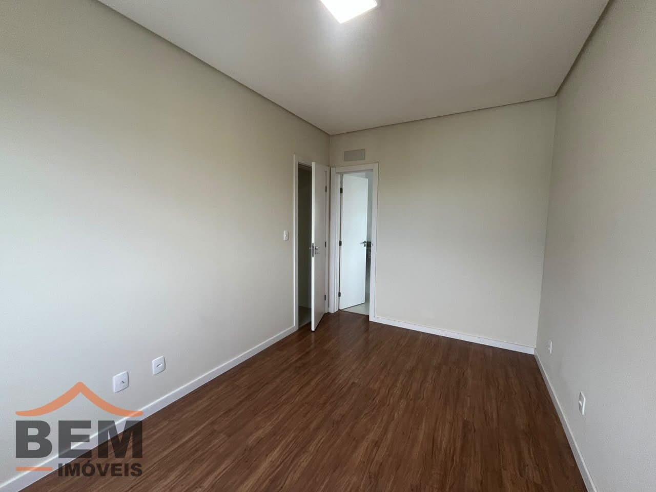Apartamento para alugar com 3 quartos e 91 m² no bairro São João, em Itajaí.