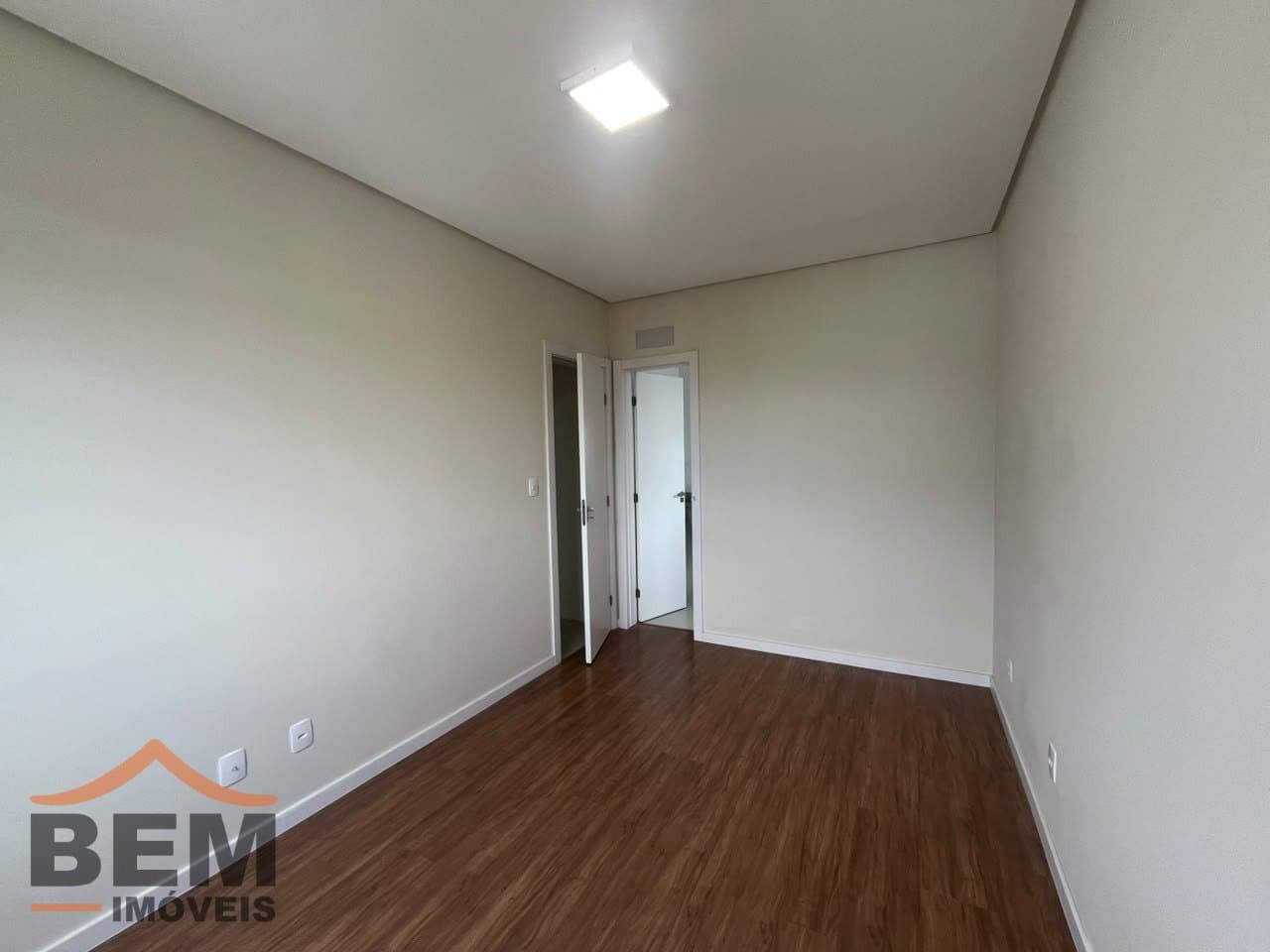 Apartamento para alugar com 3 quartos e 91 m² no bairro São João, em Itajaí.