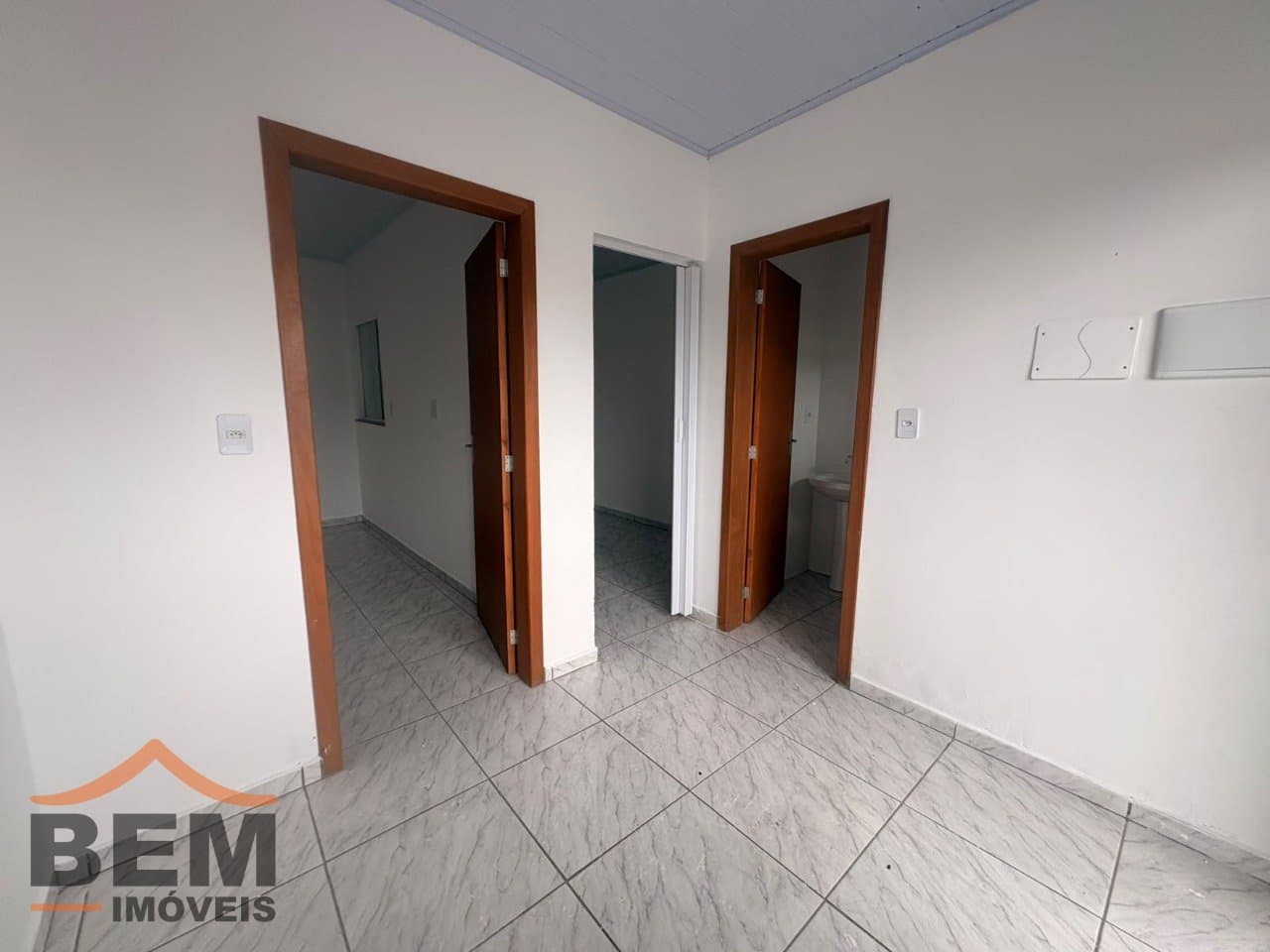 Apartamento para Locação com 1 quarto e 30m² no bairro Espinheiros, em Itajaí - SC