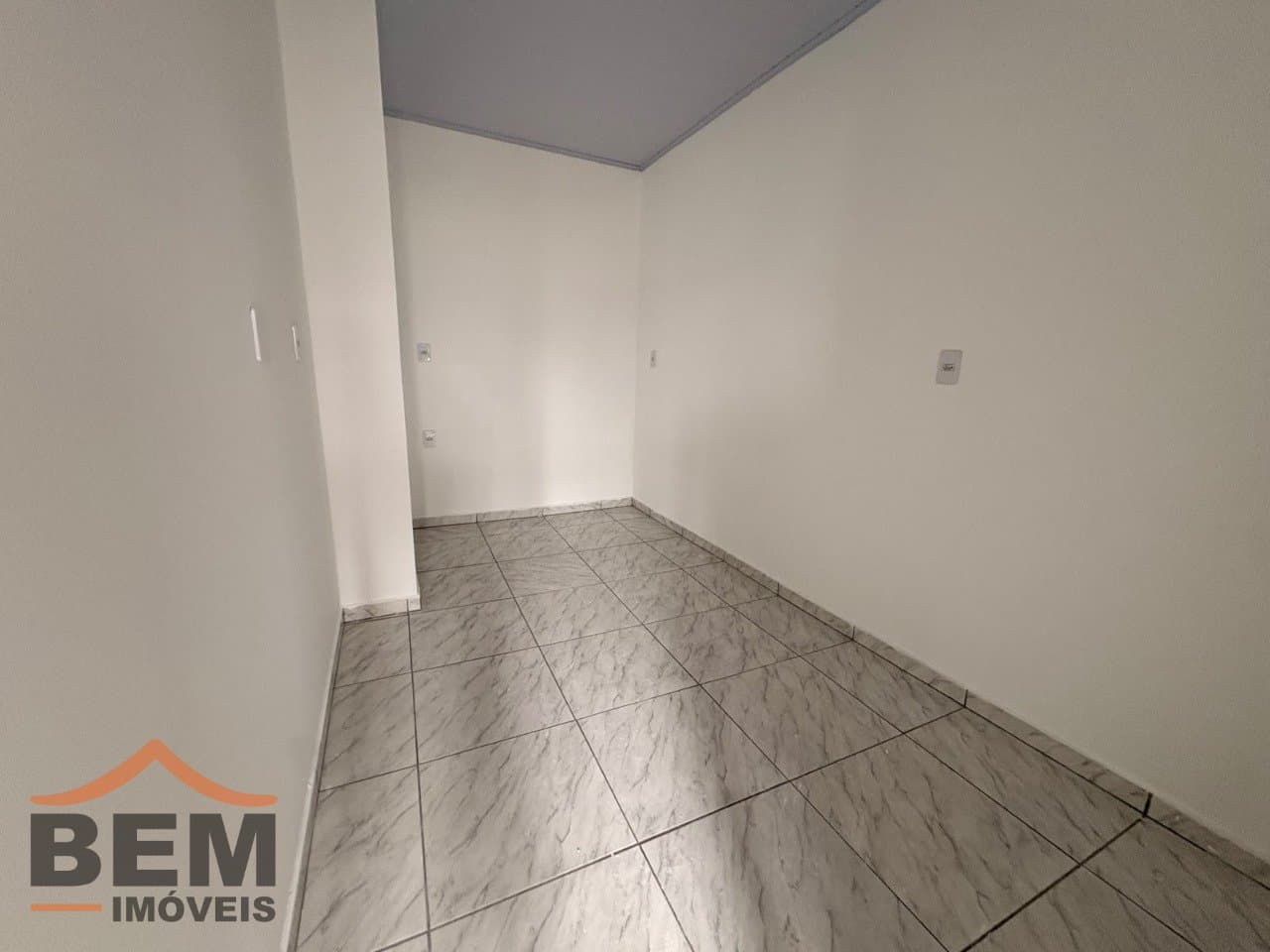 Apartamento para Locação com 1 quarto e 30m² no bairro Espinheiros, em Itajaí - SC