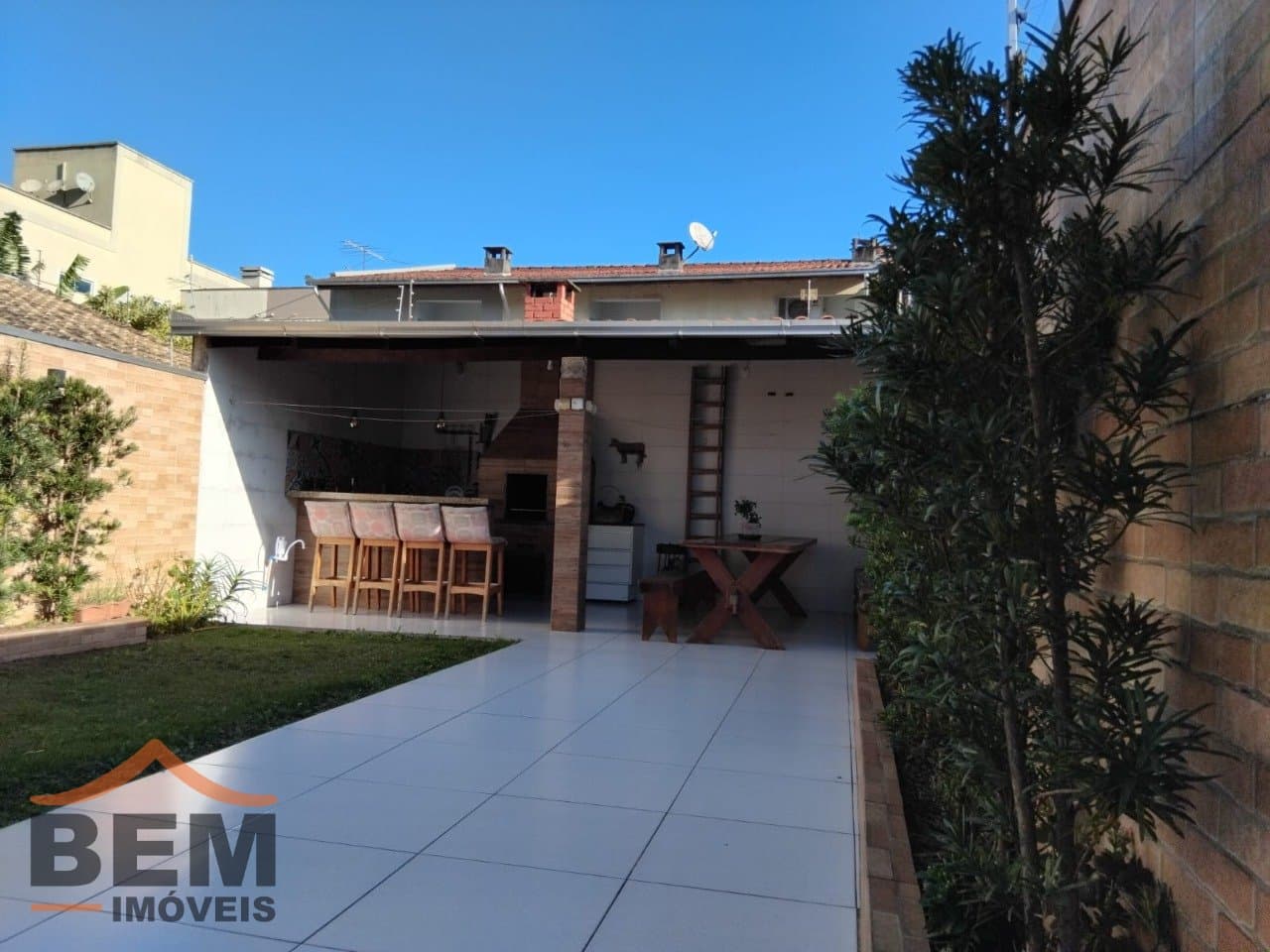 Casa para Venda com 3 quartos e 150m² no bairro Centro, em Camboriú - SC