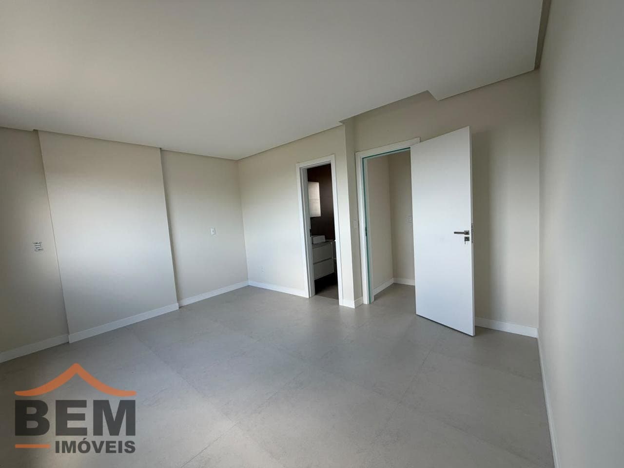Apartamento para Venda com 3 quartos e 92m² no bairro Itacolomi, em Balneário Piçarras - SC