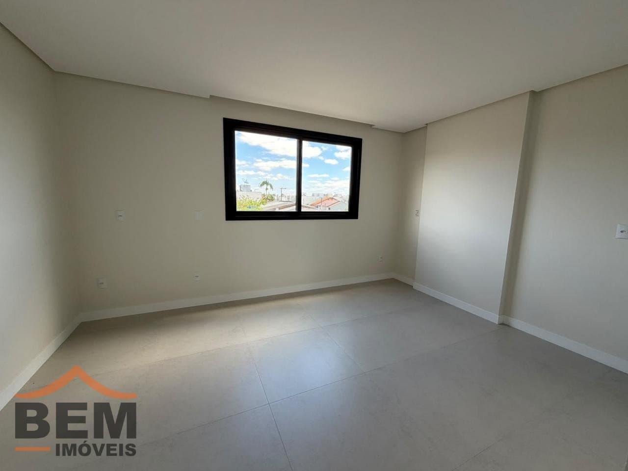 Apartamento para Venda com 3 quartos e 92m² no bairro Itacolomi, em Balneário Piçarras - SC
