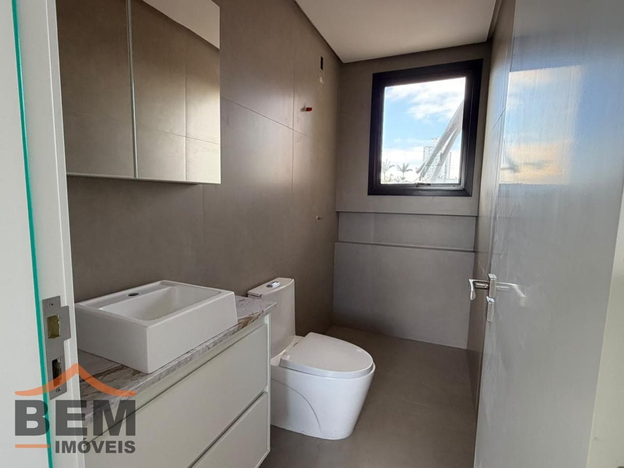 Apartamento para Venda com 3 quartos e 92m² no bairro Itacolomi, em Balneário Piçarras - SC