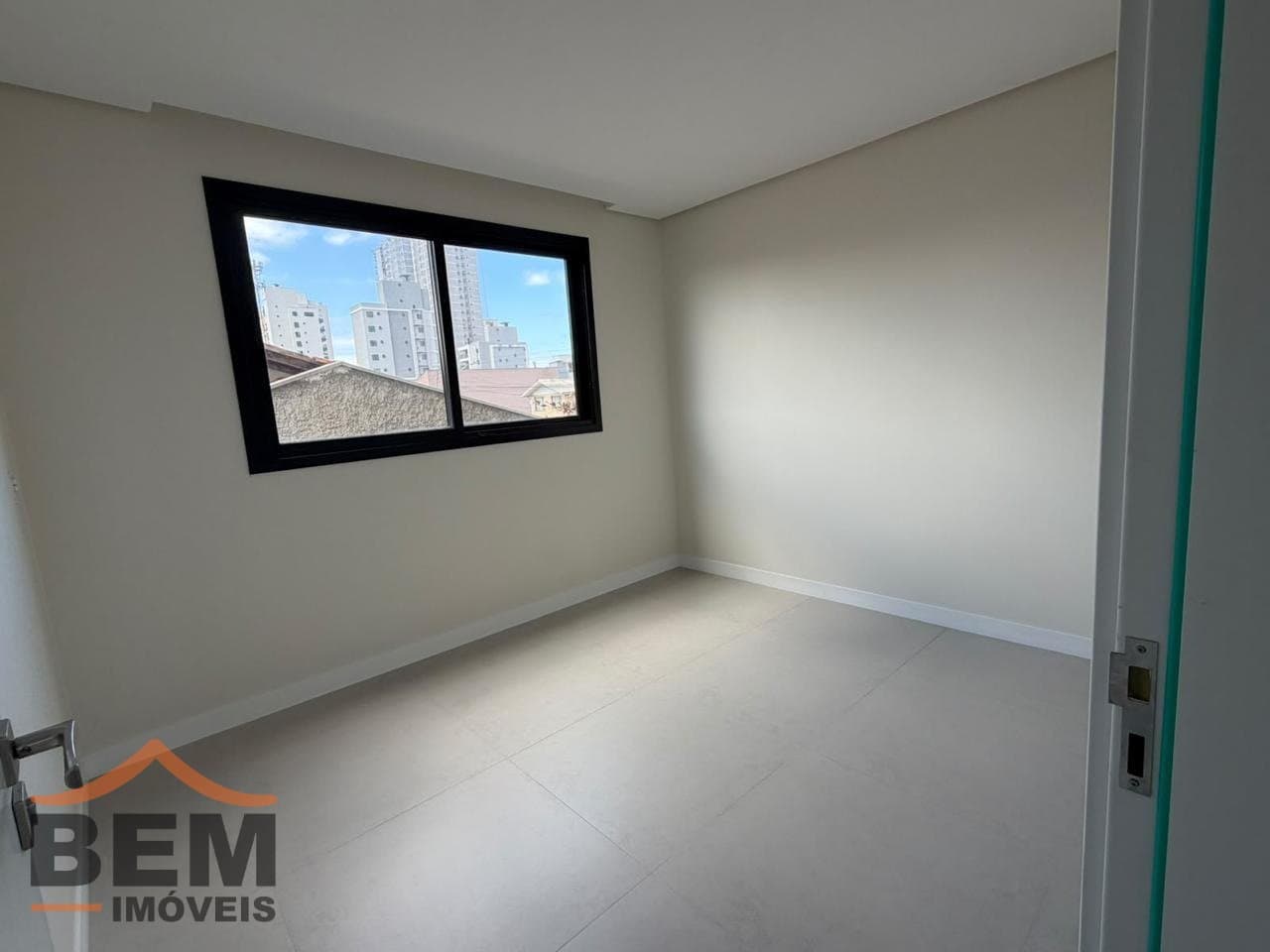 Apartamento para Venda com 3 quartos e 92m² no bairro Itacolomi, em Balneário Piçarras - SC