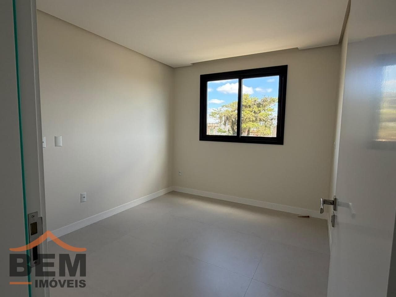 Apartamento para Venda com 3 quartos e 92m² no bairro Itacolomi, em Balneário Piçarras - SC