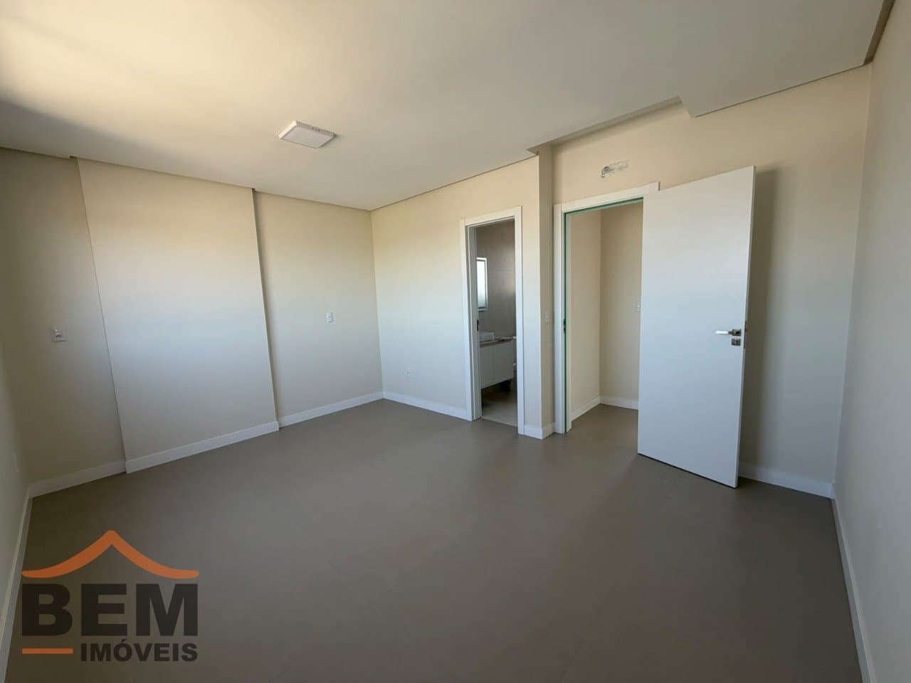 Apartamento para Venda com 3 quartos e 92m² no bairro Itacolomi, em Balneário Piçarras - SC