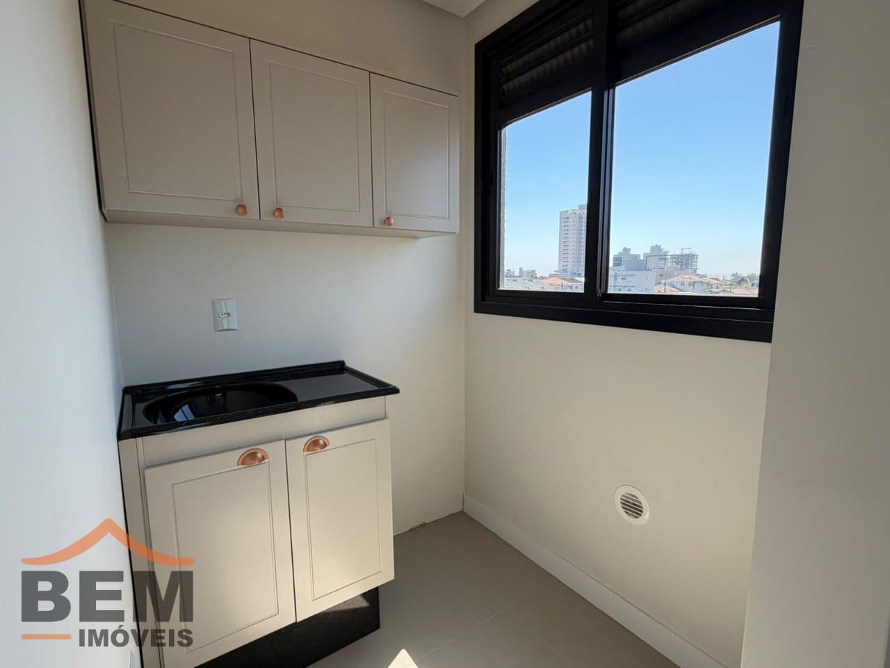 Apartamento para Venda com 3 quartos e 92m² no bairro Itacolomi, em Balneário Piçarras - SC