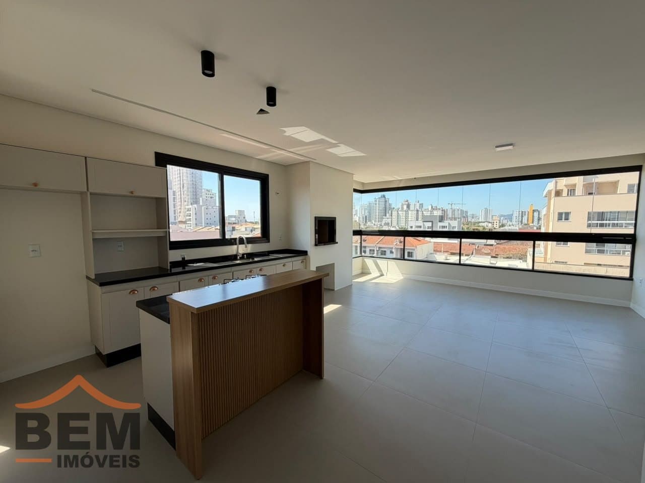 Apartamento para Venda com 3 quartos e 92m² no bairro Itacolomi, em Balneário Piçarras - SC