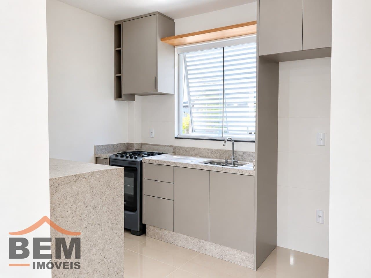 Apartamento para Locação com 2 quartos e 55m² no bairro Santa Regina, em Camboriú - SC