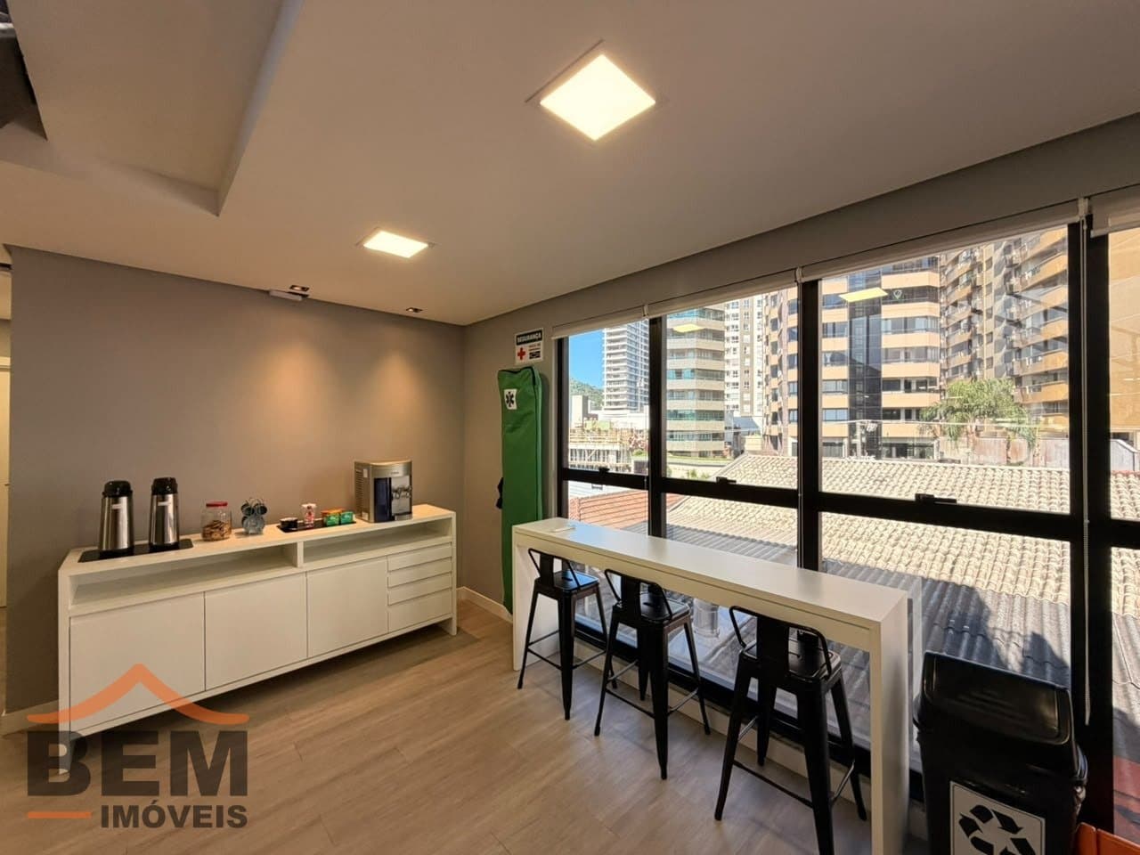 Salas/Conjuntos para Locação com 400m² no bairro Fazenda, em Itajaí - SC