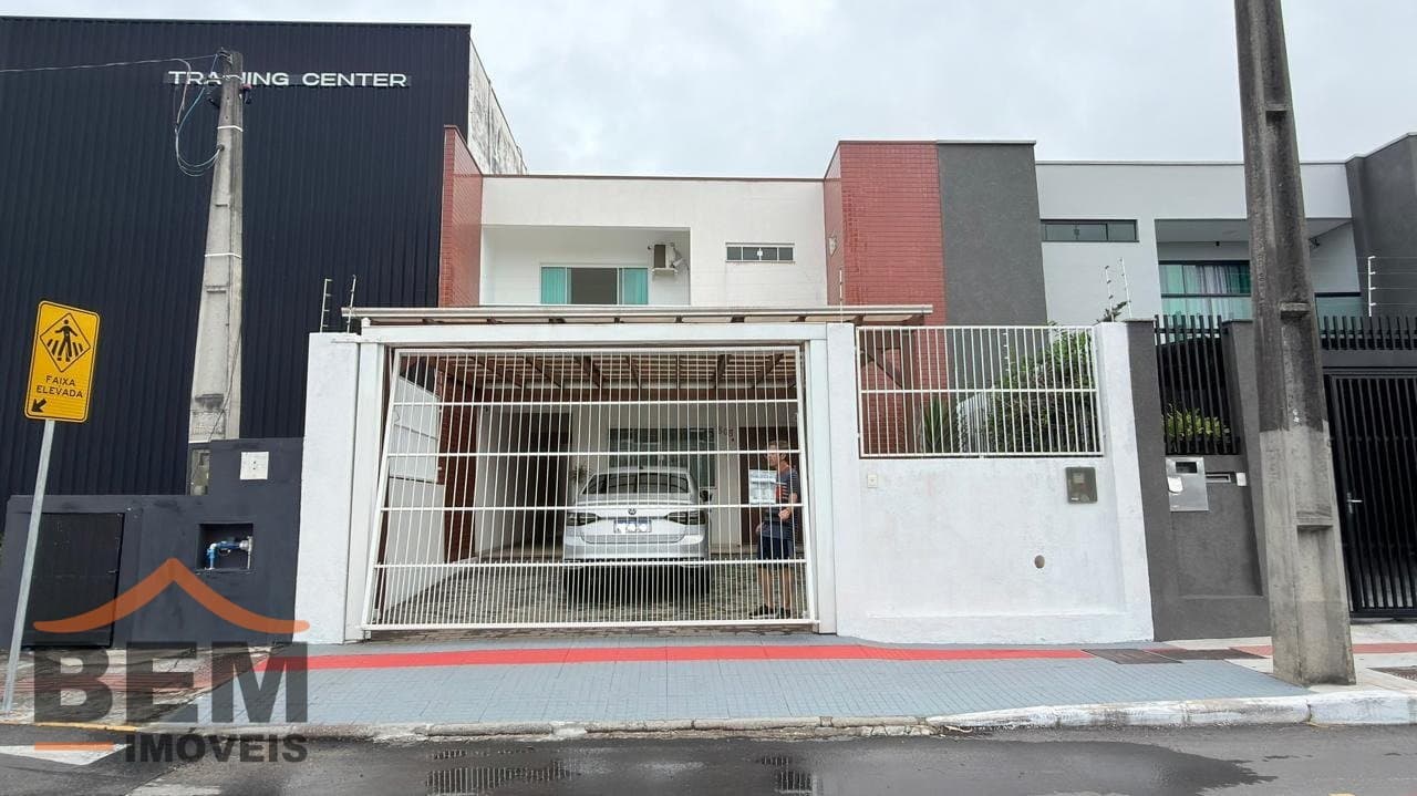 Casa para Venda com 3 quartos e 223m² no bairro Dom Bosco, em Itajaí - SC