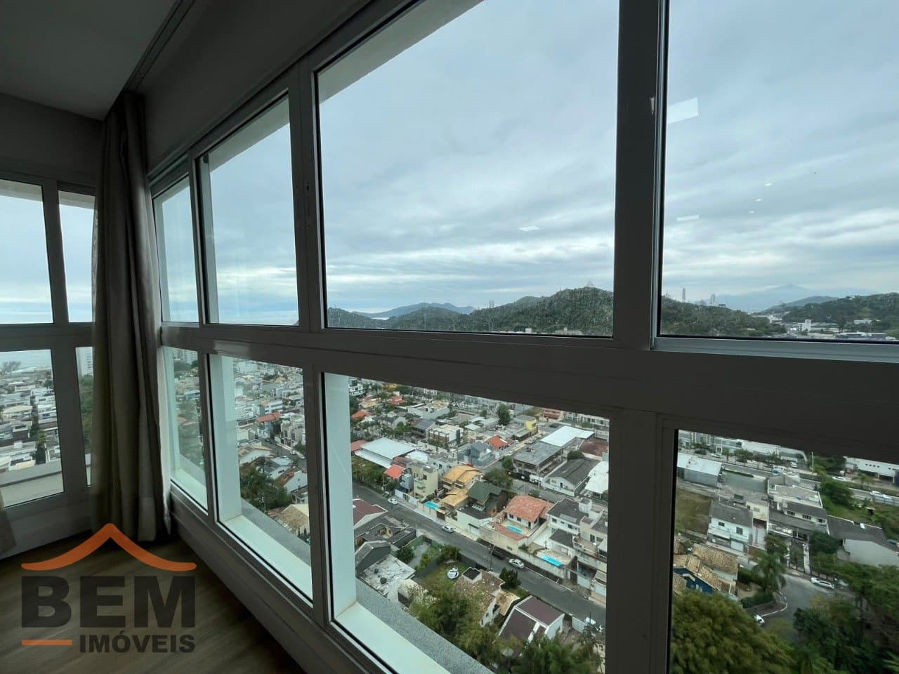Apartamento para Locação com 2 quartos e 78m² no bairro Praia Brava, em Itajaí - SC
