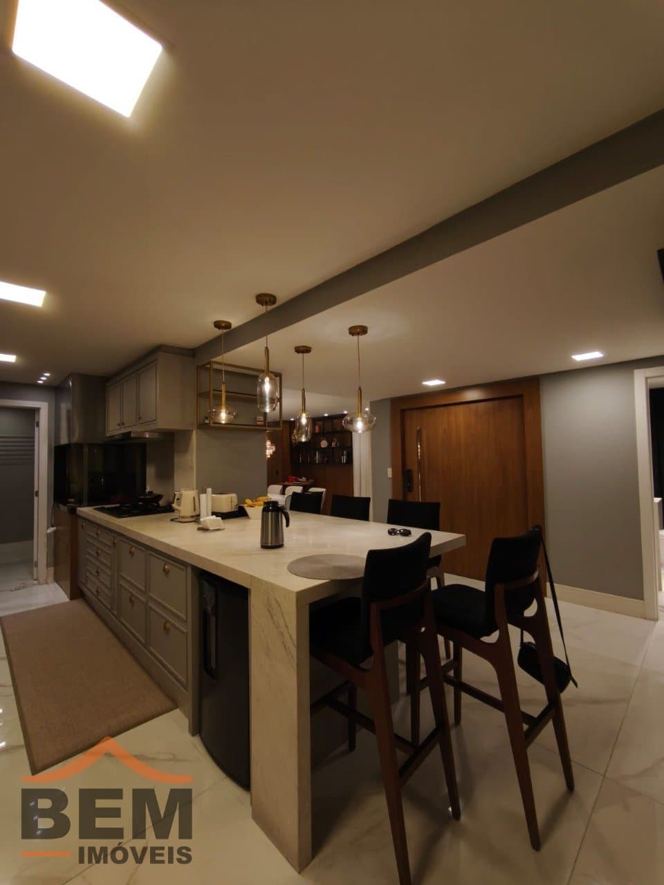Apartamento para Locação com 5 quartos e 240m² no bairro Centro, em Itajaí - SC