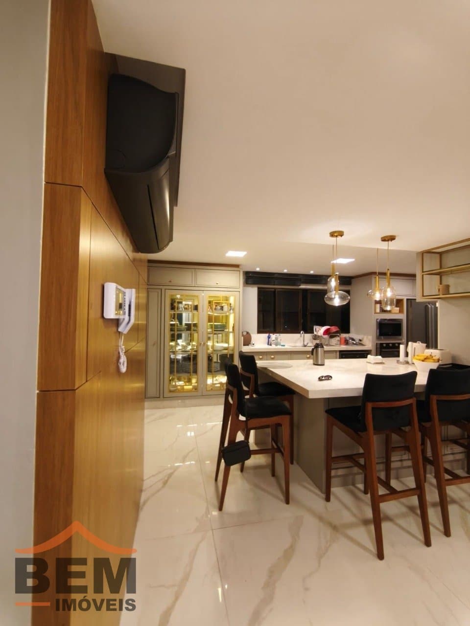 Apartamento para Locação com 5 quartos e 240m² no bairro Centro, em Itajaí - SC