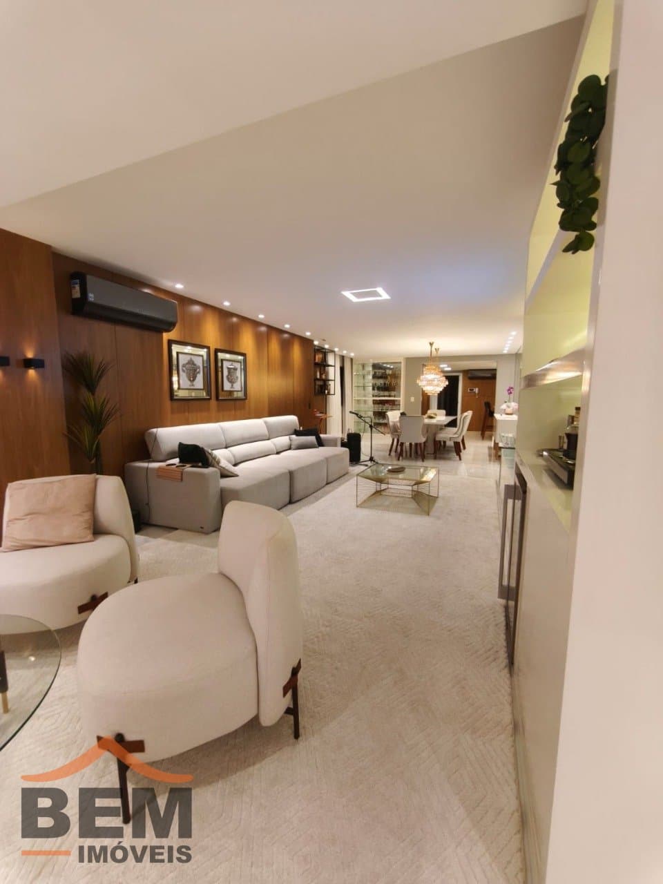 Apartamento para Locação com 5 quartos e 240m² no bairro Centro, em Itajaí - SC