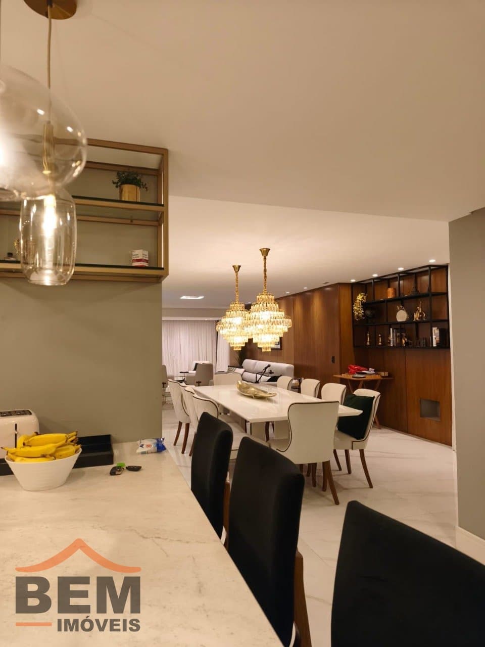 Apartamento para Locação com 5 quartos e 240m² no bairro Centro, em Itajaí - SC