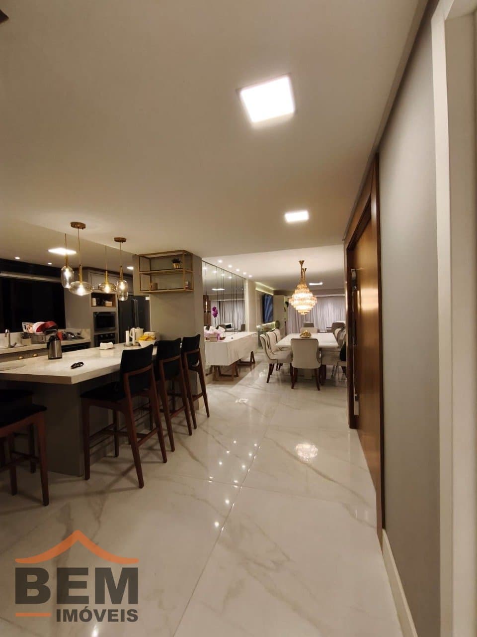 Apartamento para Locação com 5 quartos e 240m² no bairro Centro, em Itajaí - SC