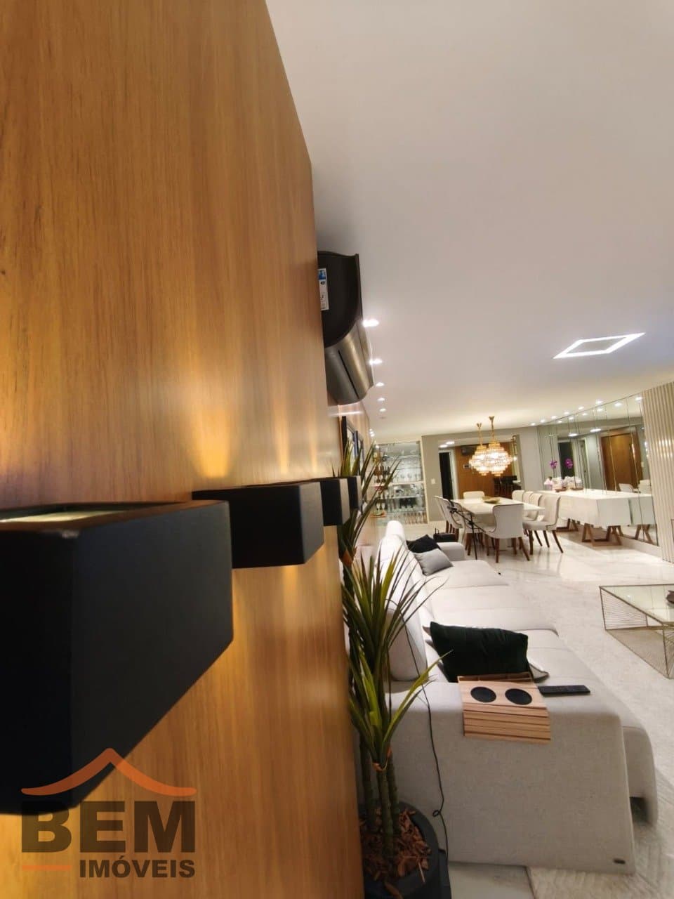 Apartamento para Locação com 5 quartos e 240m² no bairro Centro, em Itajaí - SC