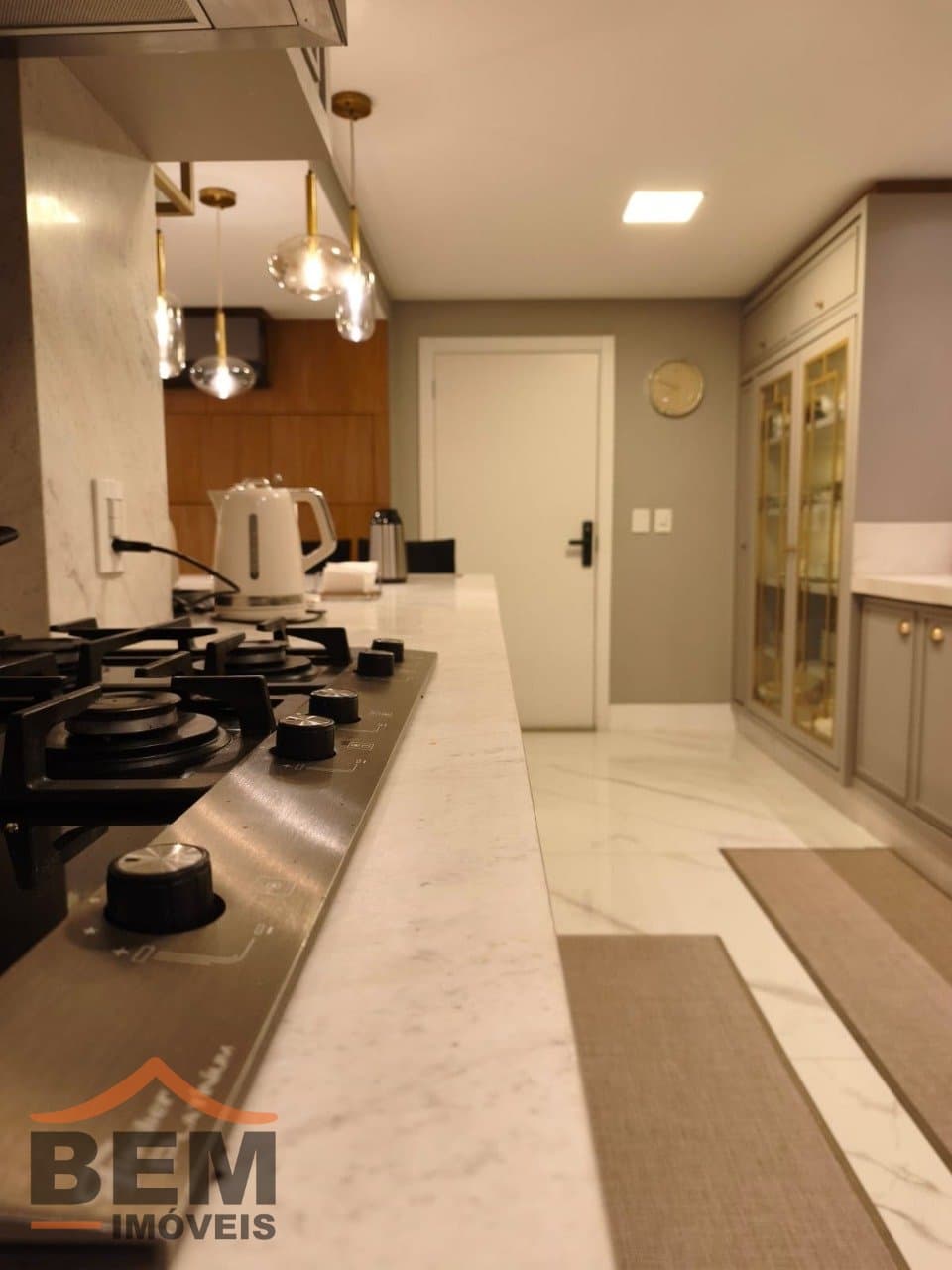 Apartamento para Locação com 5 quartos e 240m² no bairro Centro, em Itajaí - SC