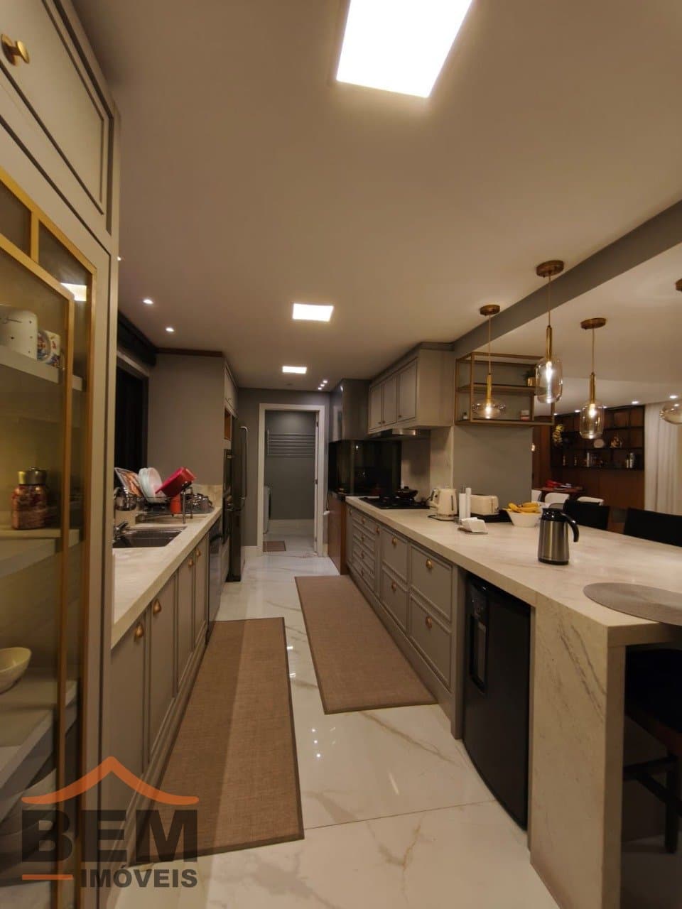 Apartamento para Locação com 5 quartos e 240m² no bairro Centro, em Itajaí - SC