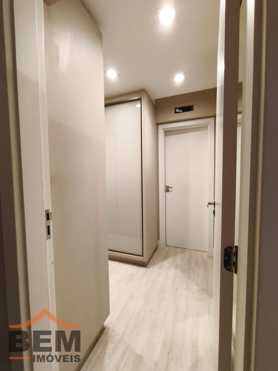 Apartamento para Locação com 5 quartos e 240m² no bairro Centro, em Itajaí - SC
