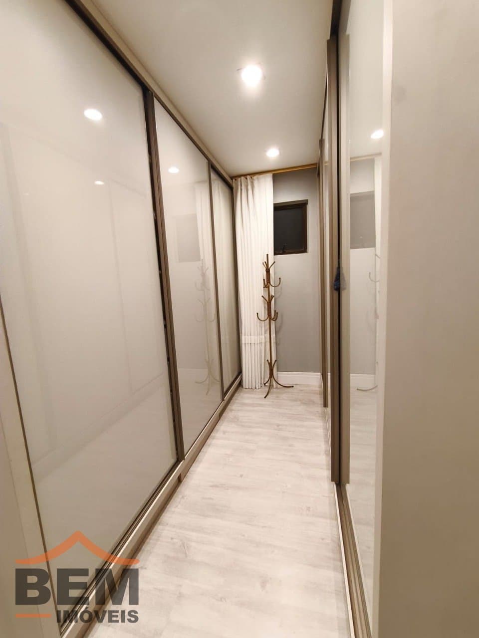 Apartamento para Locação com 5 quartos e 240m² no bairro Centro, em Itajaí - SC