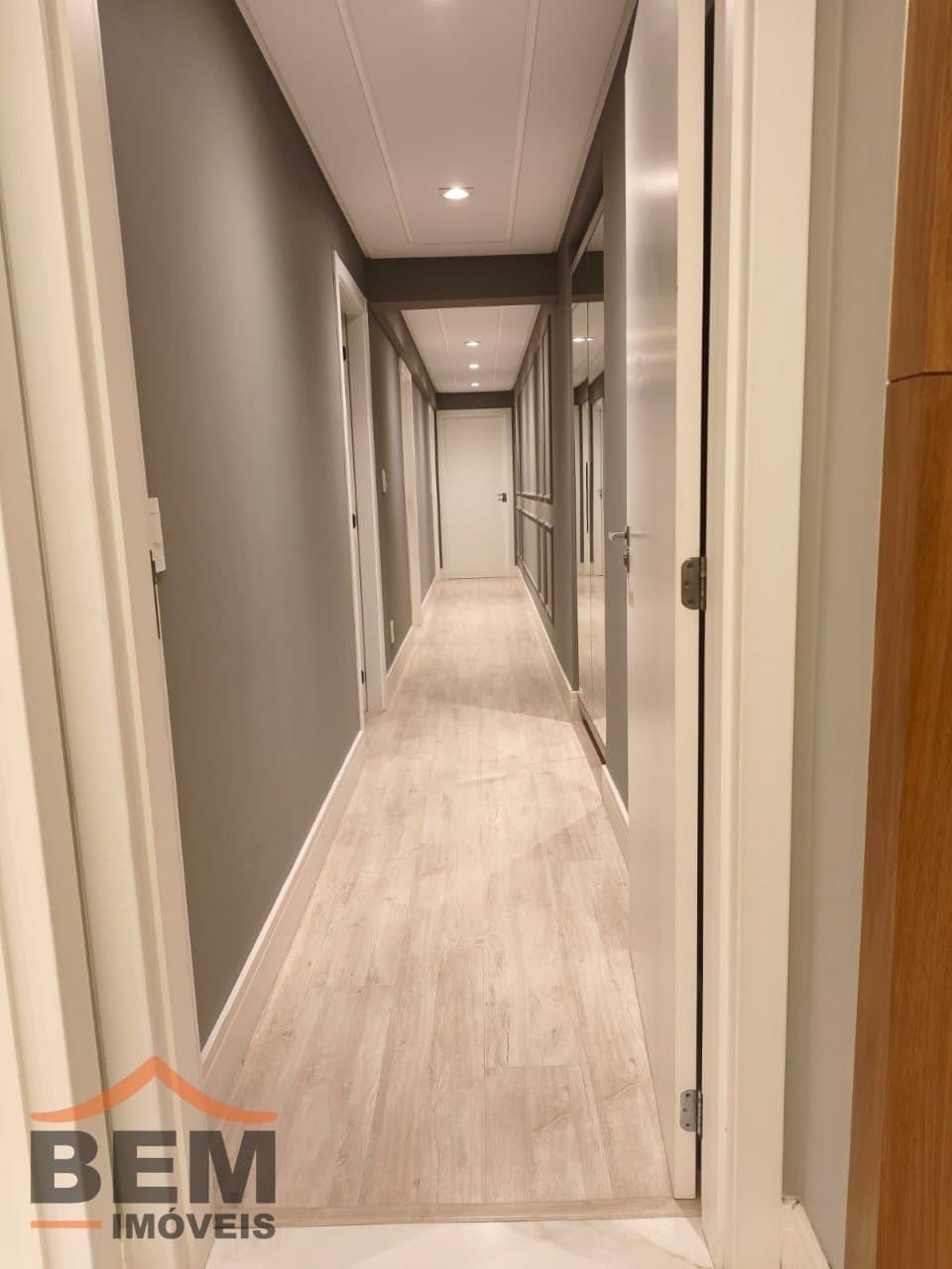 Apartamento para Locação com 5 quartos e 240m² no bairro Centro, em Itajaí - SC