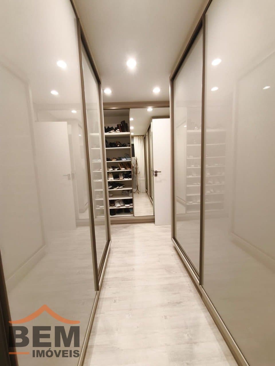 Apartamento para Locação com 5 quartos e 240m² no bairro Centro, em Itajaí - SC