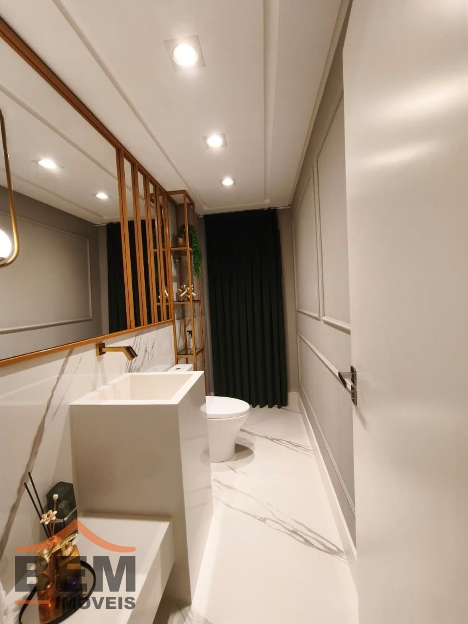 Apartamento para Locação com 5 quartos e 240m² no bairro Centro, em Itajaí - SC