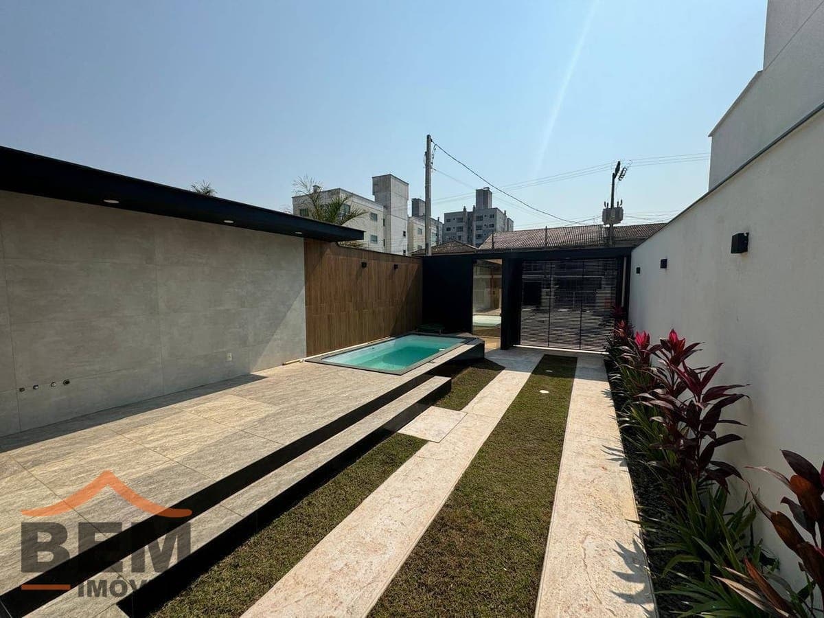 Casa para Venda com 3 quartos e 130m² no bairro Centro, em Camboriú - SC