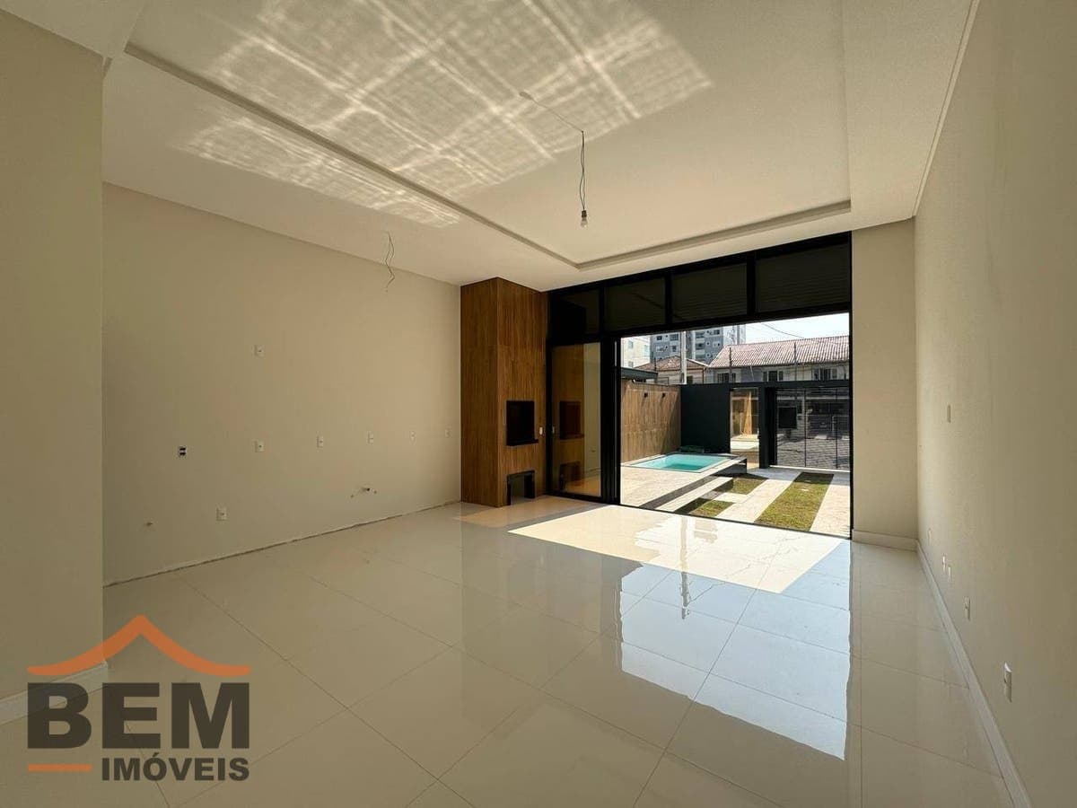 Casa para Venda com 3 quartos e 130m² no bairro Centro, em Camboriú - SC