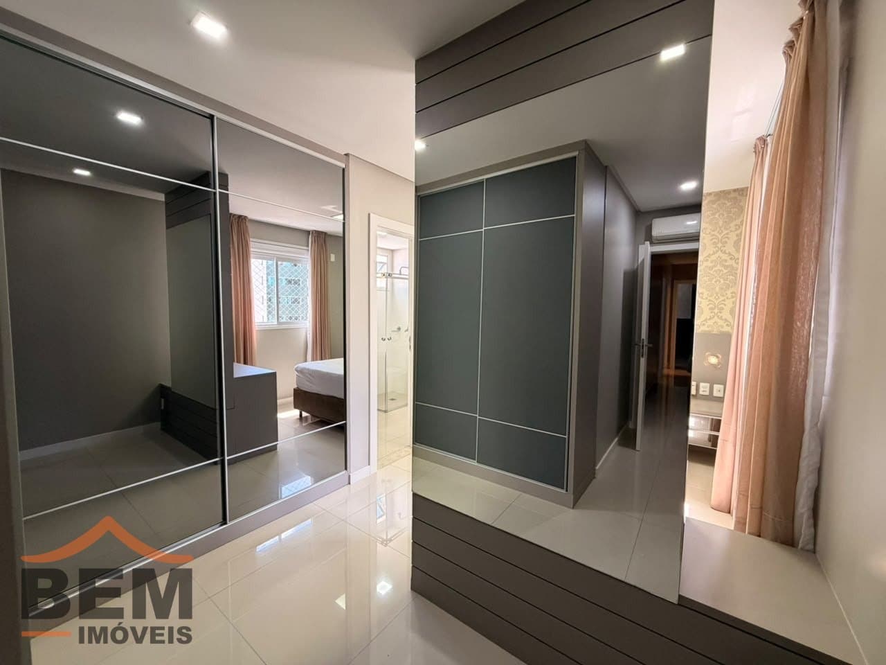 Apartamento para Venda com 4 quartos e 150m² no bairro Centro, em Balneário Camboriú - SC