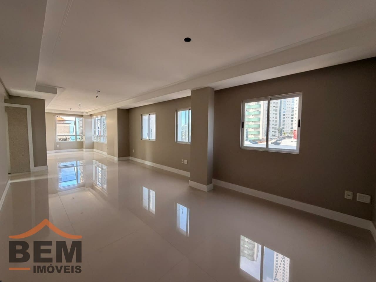 Apartamento para Venda com 3 quartos e 160m² no bairro Barra Sul, em Balneário Camboriú - SC