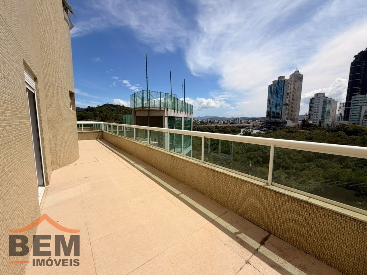 Apartamento para Venda com 3 quartos e 160m² no bairro Barra Sul, em Balneário Camboriú - SC