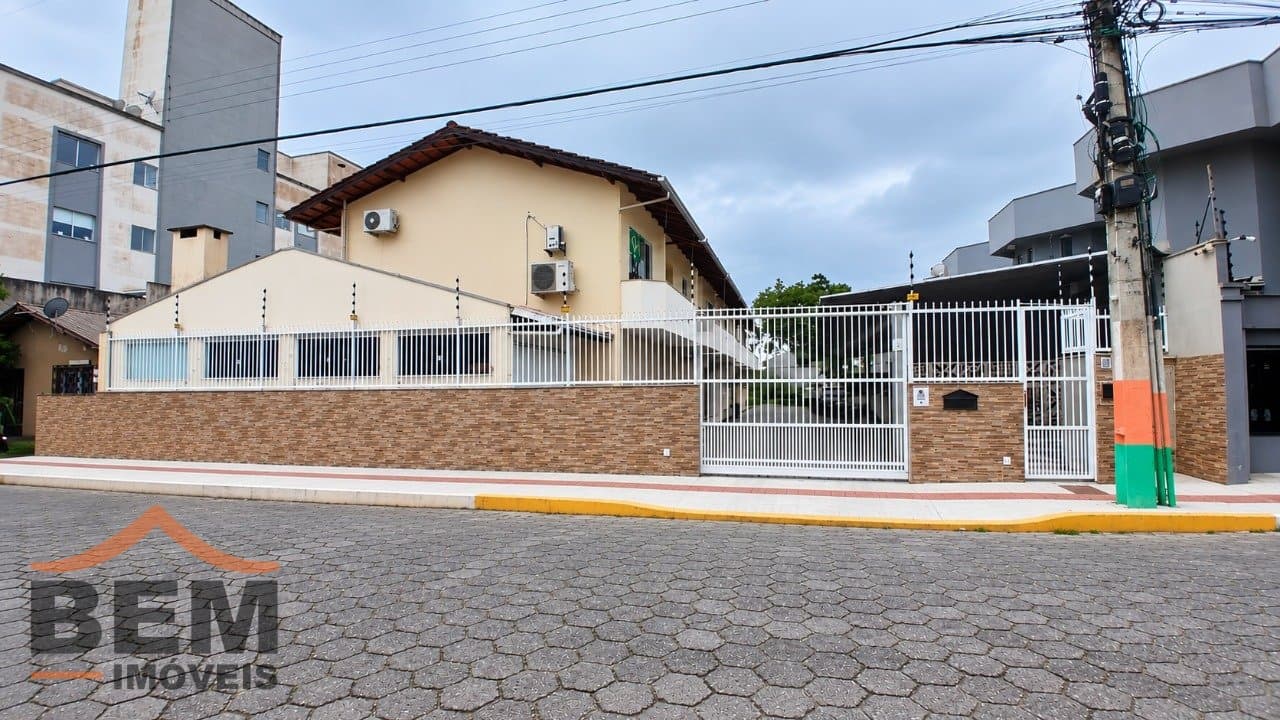 Casa para Venda com 2 quartos no bairro Centro, em Camboriú - SC
