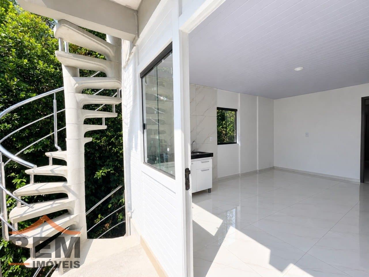Kitnet para Locação com 1 quarto e 34m² no bairro Meia Praia, em Navegantes - SC