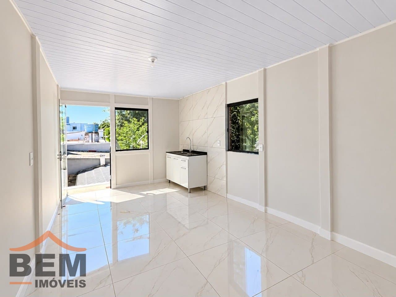 Kitnet para Locação com 1 quarto e 34m² no bairro Meia Praia, em Navegantes - SC